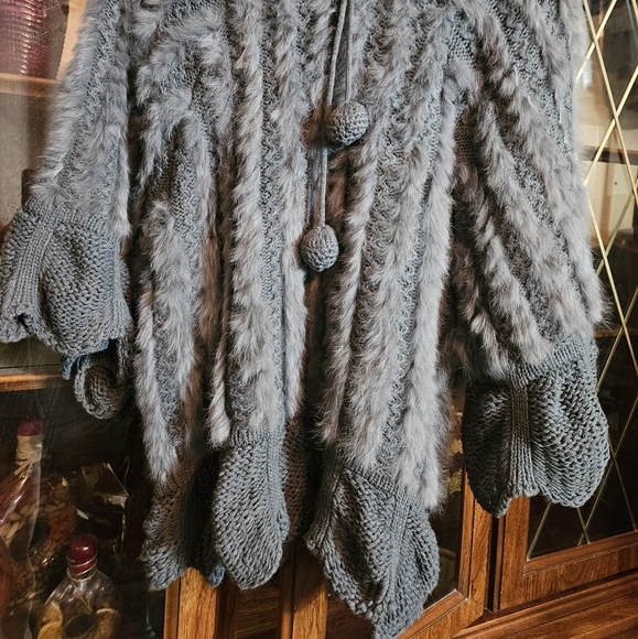 Donna Vinci Grey Short Sleeves Hooded Knit Rabbit Fur Sweater with pom pom XL - Picture 3 of 8